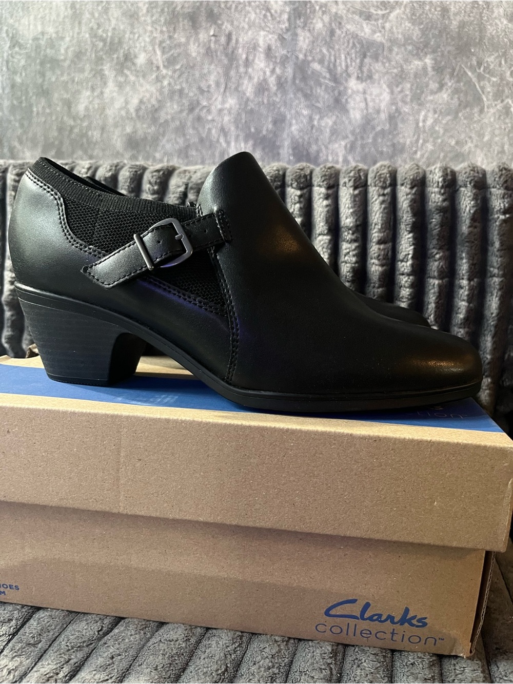 Clarks Women’s Black Leather Heeled Buckle Booties NIB Sz 11